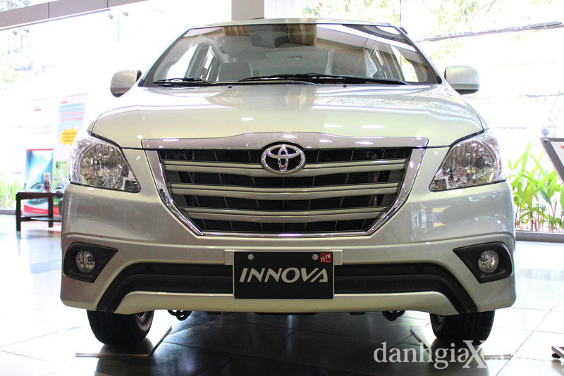 manhhai bán xe SUV TOYOTA Innova 2014 màu Bạc giá 420 triệu ở Hà Nội